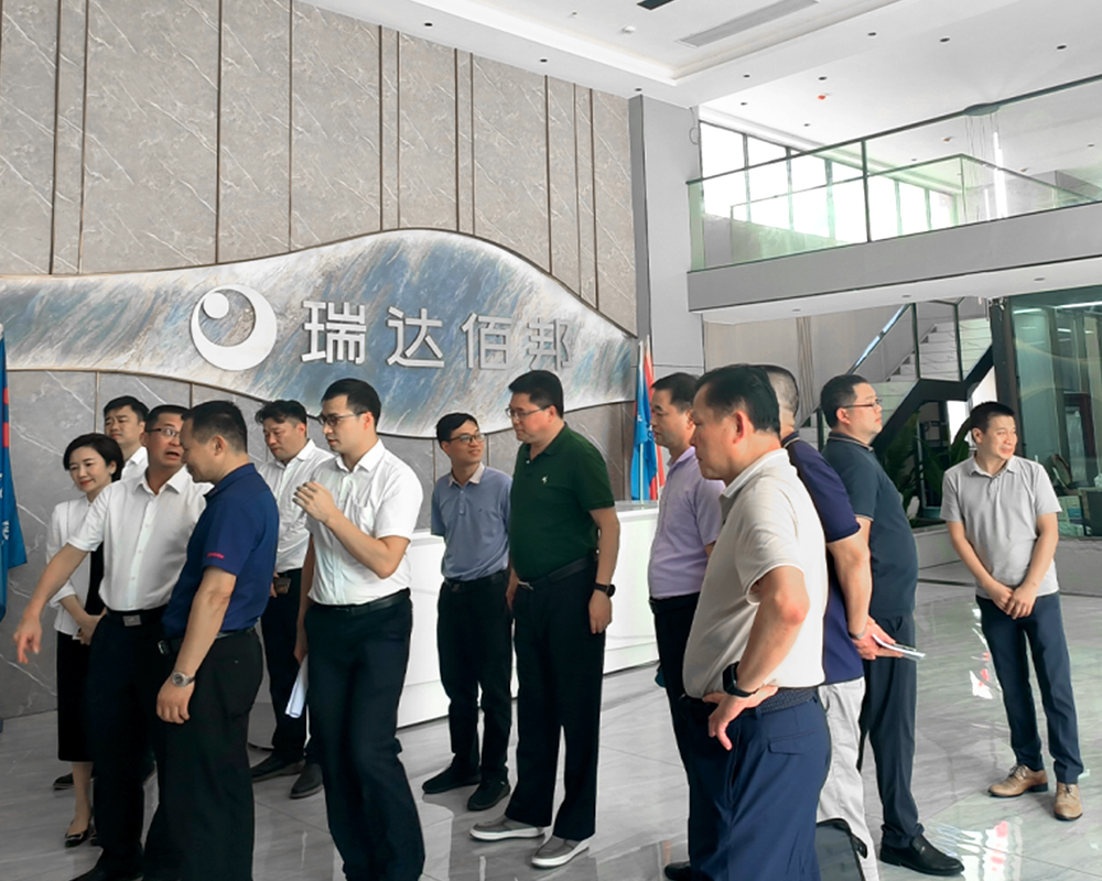 Li Weizhong, the leader of the Sihui Municipal Committee, and his team visited Guangdong Sweebond Sealing System Co., Ltd for research and guidance.